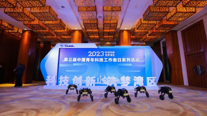 深圳智能客服开发材质规格揭秘：材质选择与性能考量